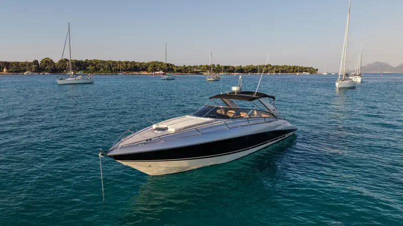 Location yacht avec skipper Cannes, Sunseeker Superhawk 43 pour 12 personnes au large des Îles de Lérins — photo 7