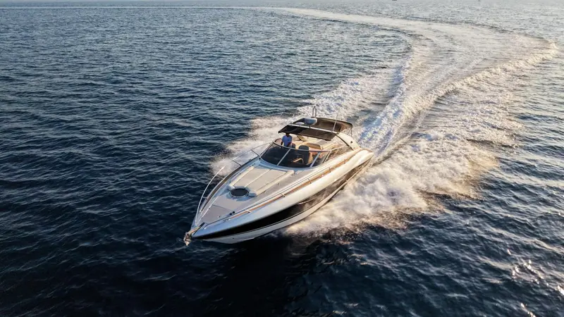 Location yacht avec skipper Cannes, Sunseeker Superhawk 43 pour 12 personnes au large des Îles de Lérins — photo 8