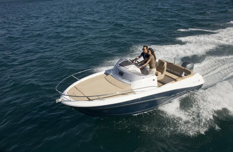 Location bateau Mandelieu Cannes, Jeanneau Cap Camarat 650 open 150 CV pour 7 personnes — photo 3