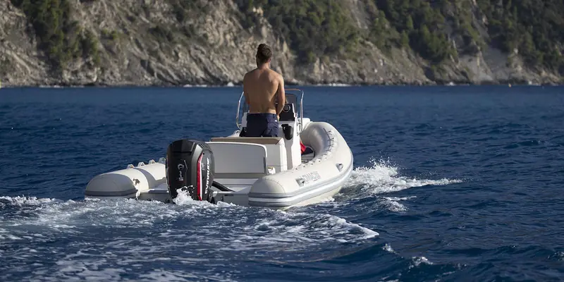 Location semi rigide Cannes, Lomac 600 IN 115 CV pour 6 personnes au départ du Port du Béal — photo 4