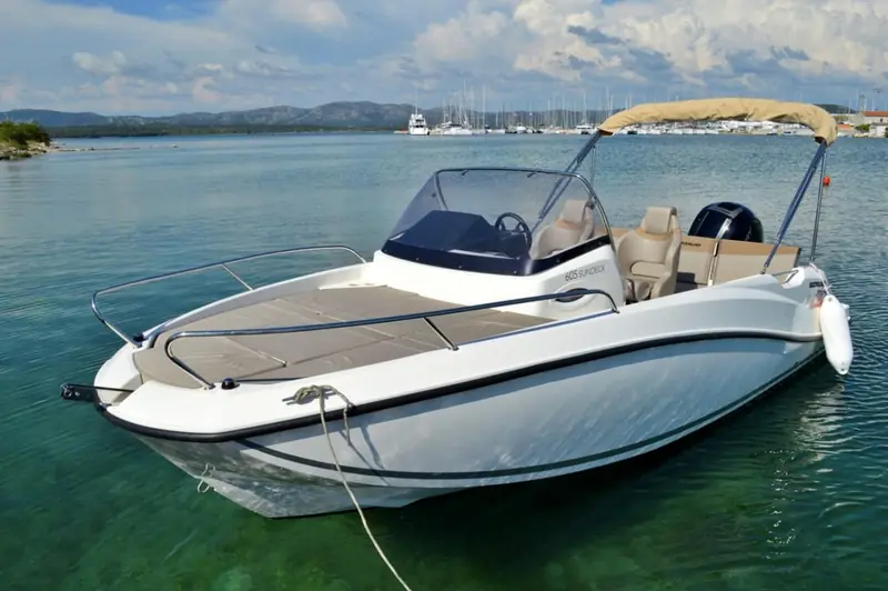 Location bateau avec permis Cannes, Quicksilver 605 open 115 CV pour 6 personnes dans la baie de Cannes — photo 2