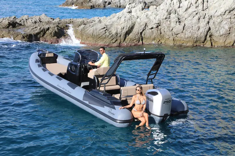 Location semi rigide Cannes, Ranieri Cayman Sport 26 250 CV pour 12 personnes — photo 2