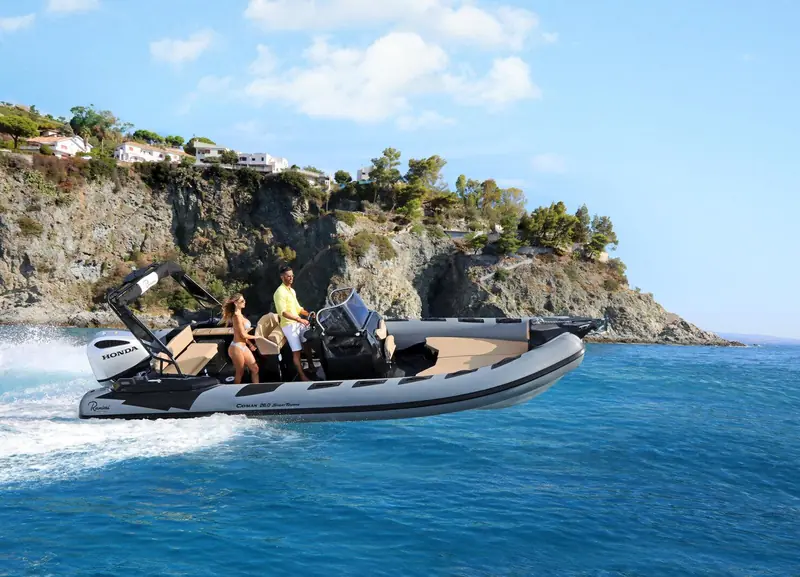 Location semi rigide Cannes, Ranieri Cayman Sport 26 250 CV pour 12 personnes — photo 3