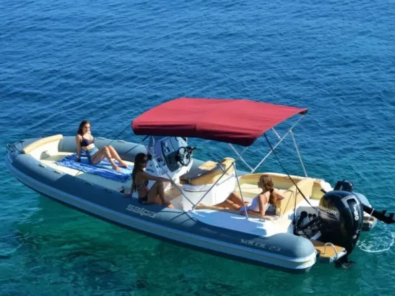 Location semi rigide Cannes, Salpa Soleil 23 250 CV pour 8 personnes dans la baie de Cannes — photo 4