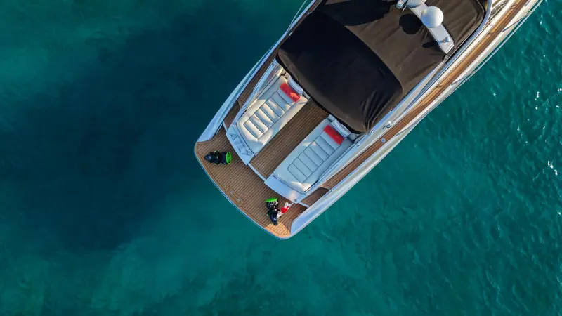 Location yacht avec skipper Cannes, Sunseeker Superhawk 43 pour 12 personnes au large des Îles de Lérins — photo 3