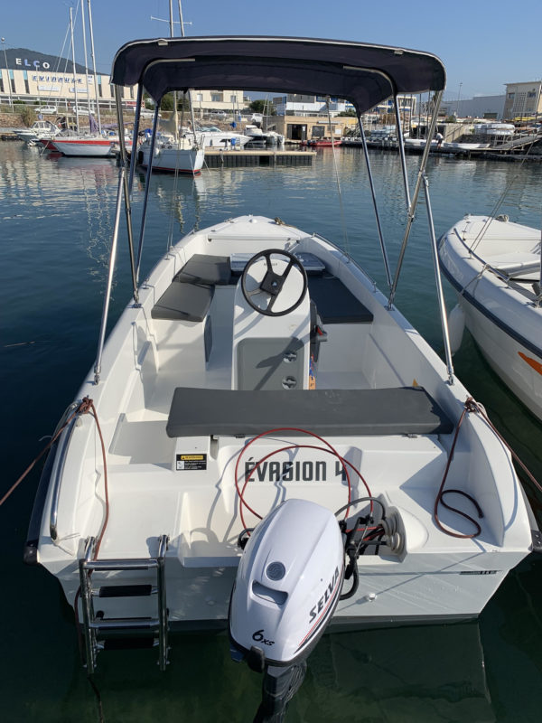 bateau-sans-permis-dos-BoatEvasion-Contact-Cannes-Mandelieu